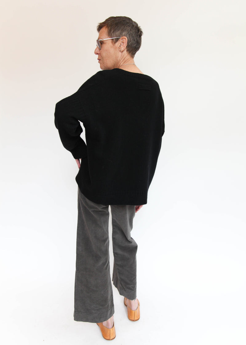 Aura V-Neck Sweater - Black