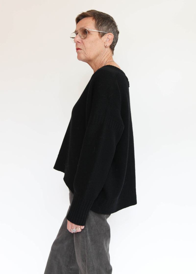 Aura V-Neck Sweater - Black