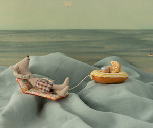 Beach Mouse With Air Mattress, Dad - Flower