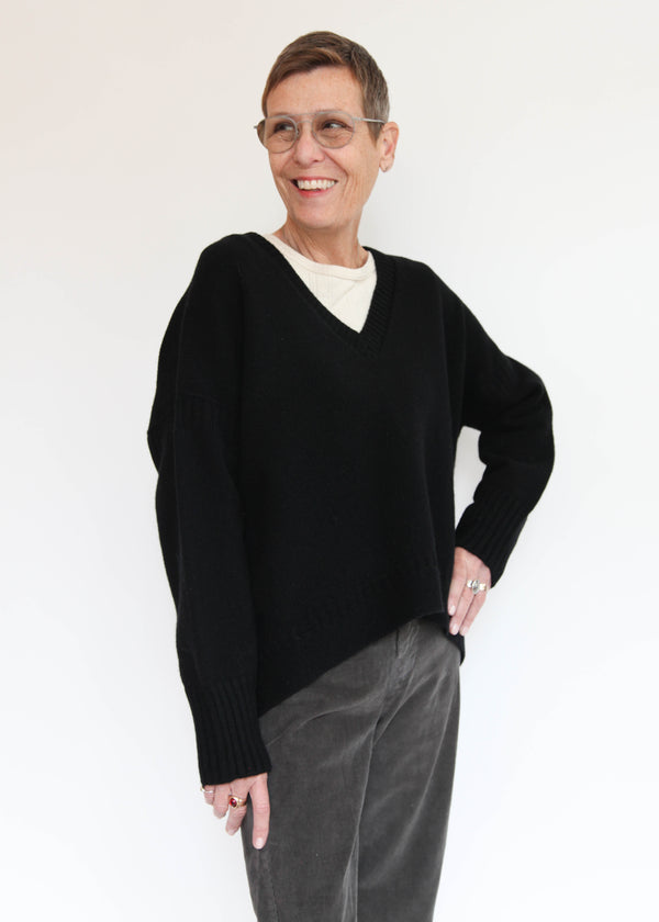 Aura V-Neck Sweater - Black