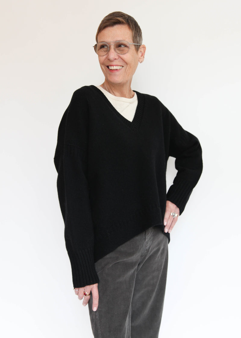 Aura V-Neck Sweater - Black