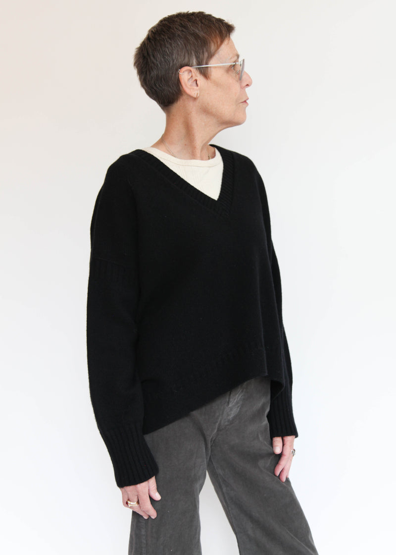 Aura V-Neck Sweater - Black