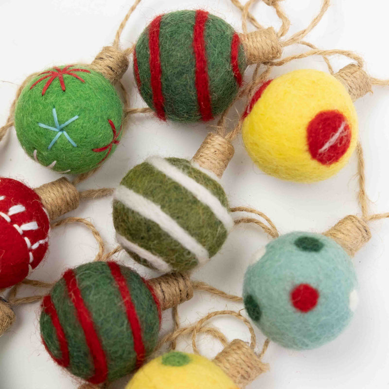 Garland - Embroidered Christmas Balls - NEW