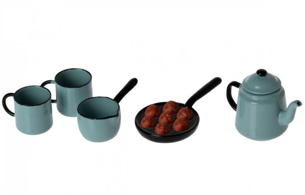Madam Blue’s Favorites Cooking Set for Mice