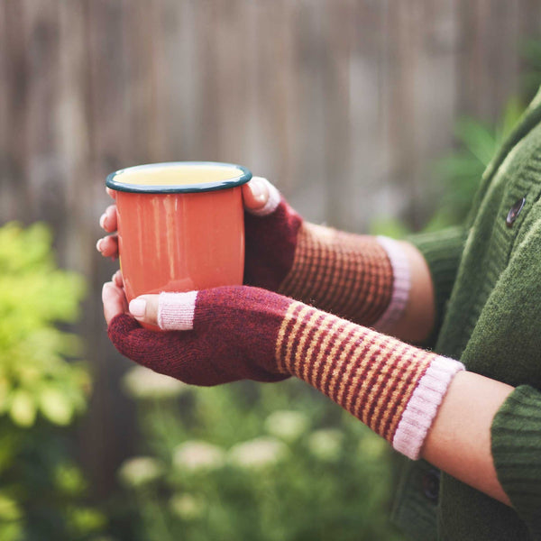 Women's Lambswool Fingerless Gloves - Red/Pink