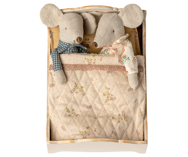 Bed, Mouse, Off White