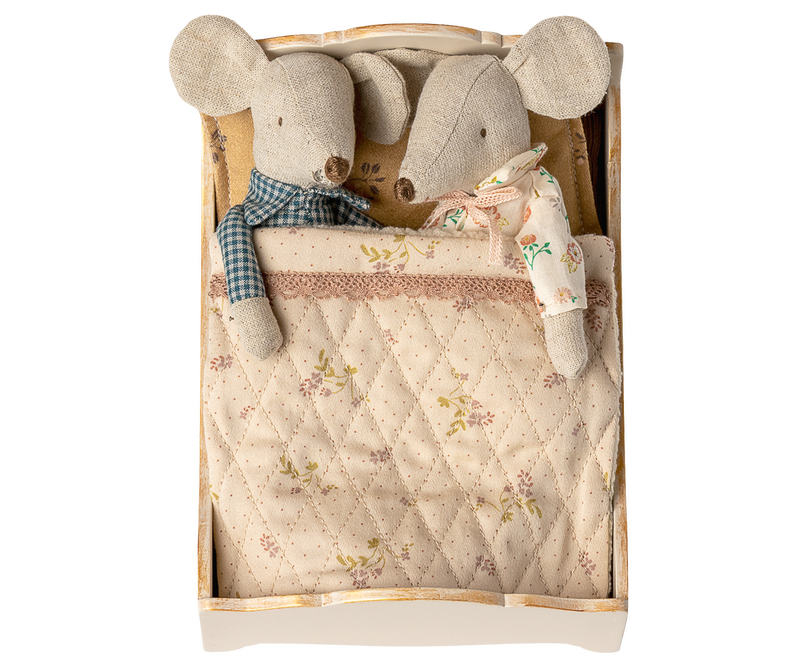 Bed, Mouse, Off White