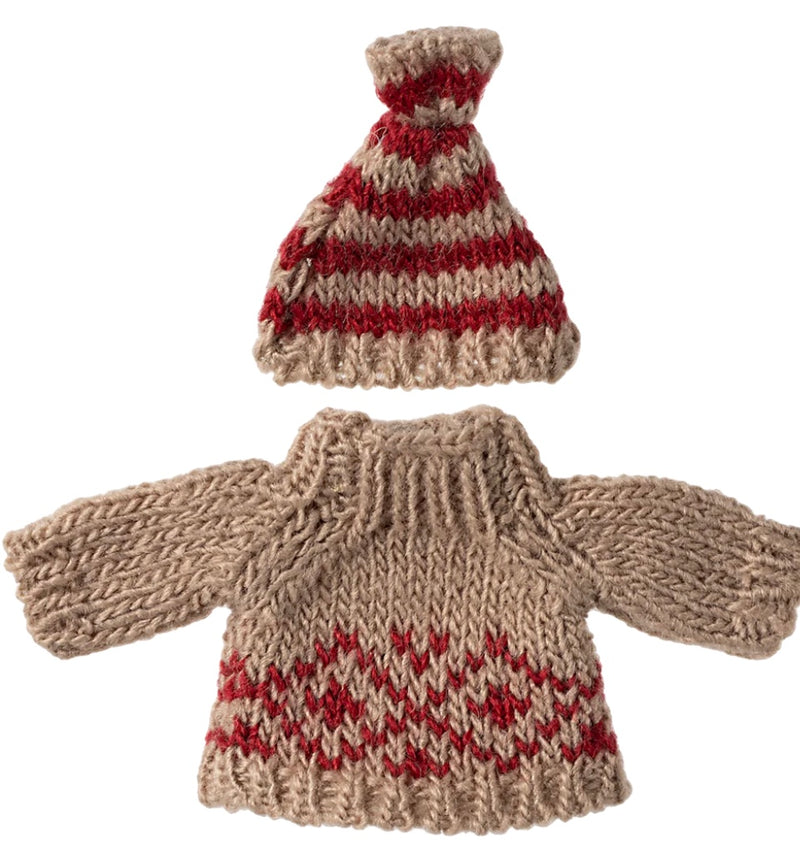 Knitted sweater and hat, Mum mouse