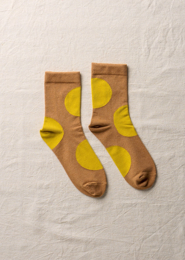 Asymmetry Dot Socks - Brown