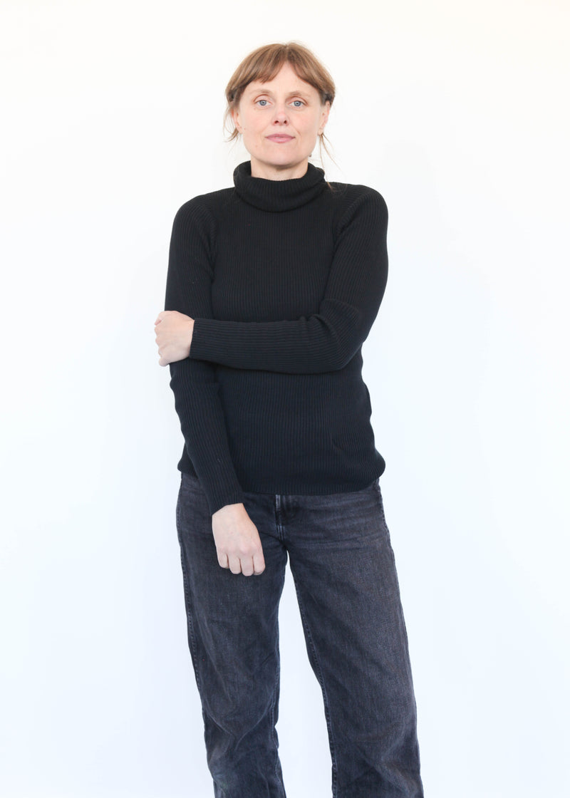 Whole Garment Turtleneck- Black