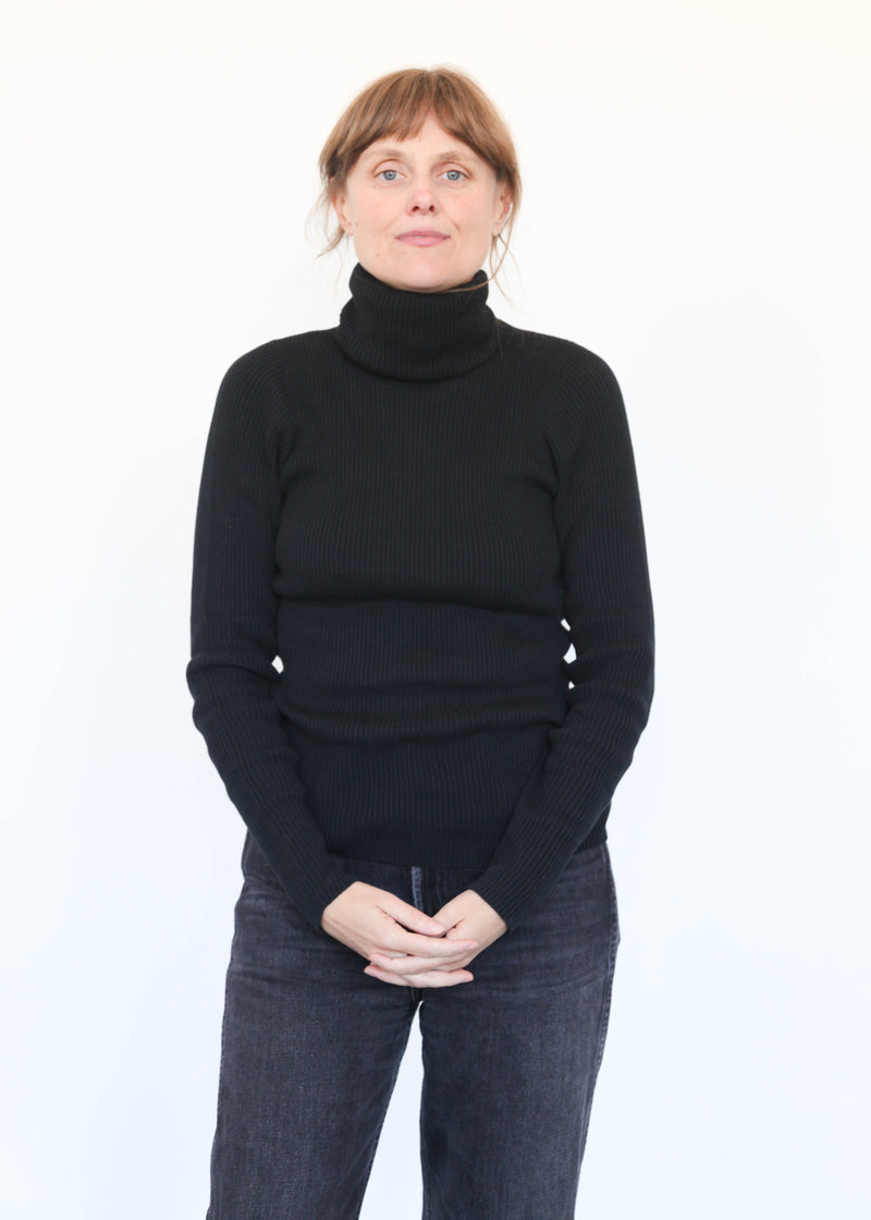 Whole Garment Turtleneck- Black